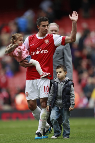 官方：26岁的前比利时国脚、国米旧将范赫斯登退役（官宣：26岁前比利时国脚、国米旧将范赫斯登宣布退役）