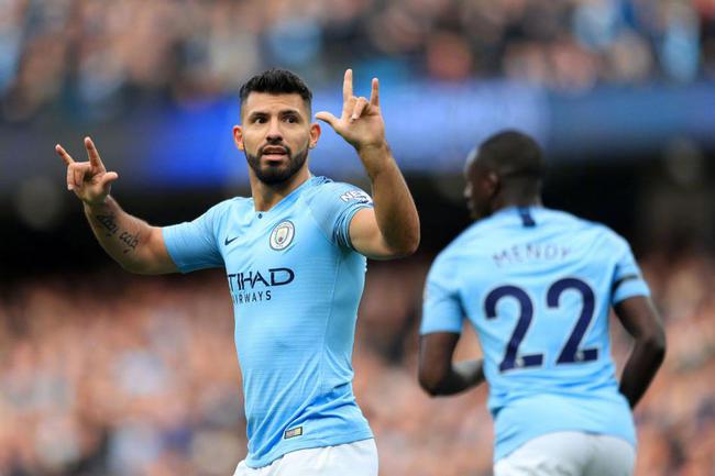 杨瀚森首发出战7分54秒，得到1篮板1失误4犯规。（杨瀚森首发仅出战7分54秒，数据为1篮板、1失误、4次犯规）